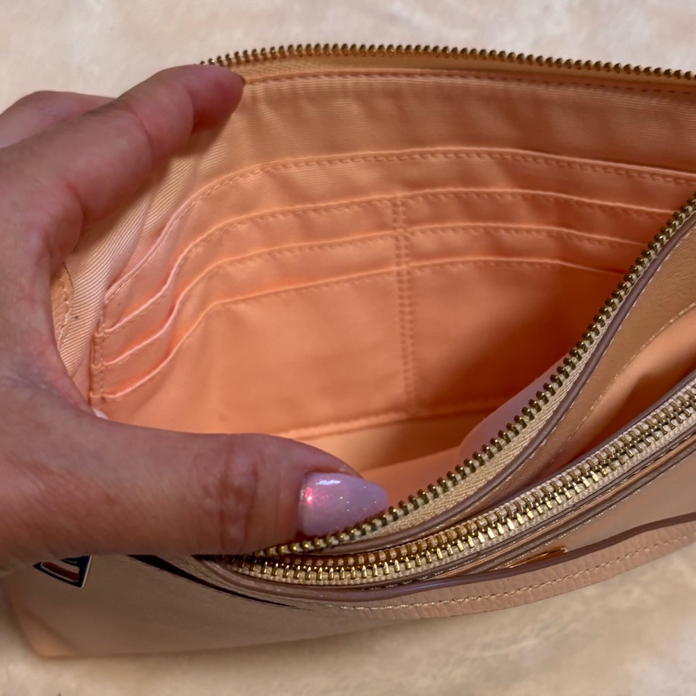 Coach Peach Leather wristlet - Picture 4 of 8